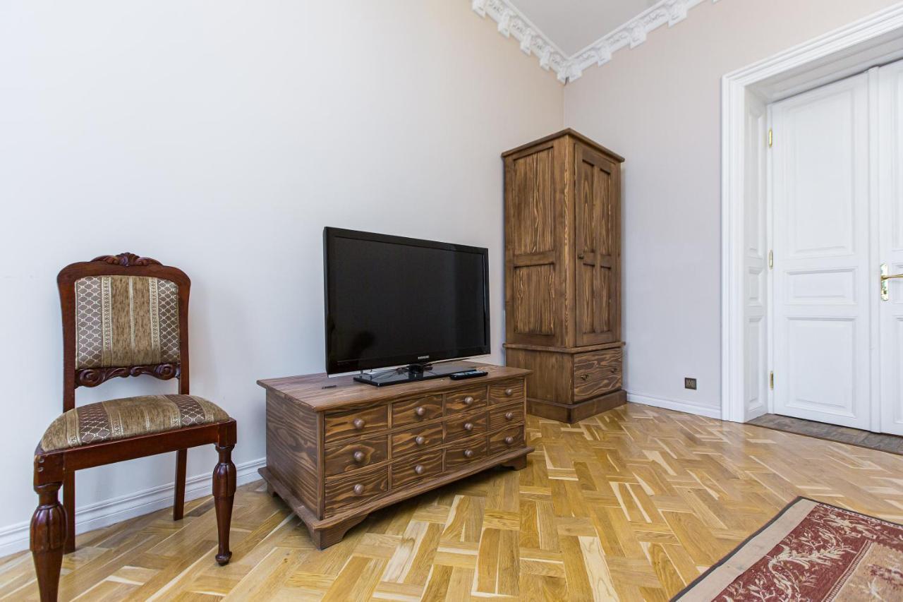 Австрійська Квартира В Центрі На Вулиці Михальчука 5 Lviv Exterior photo